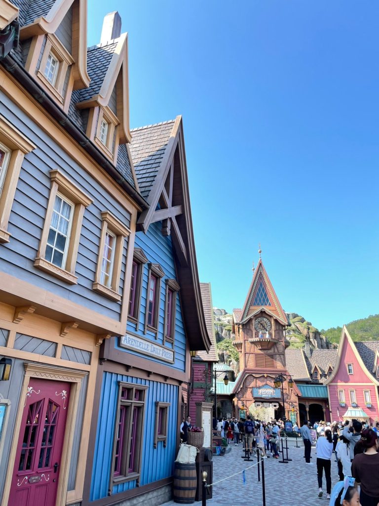 香港迪士尼冰雪奇緣場景、環境