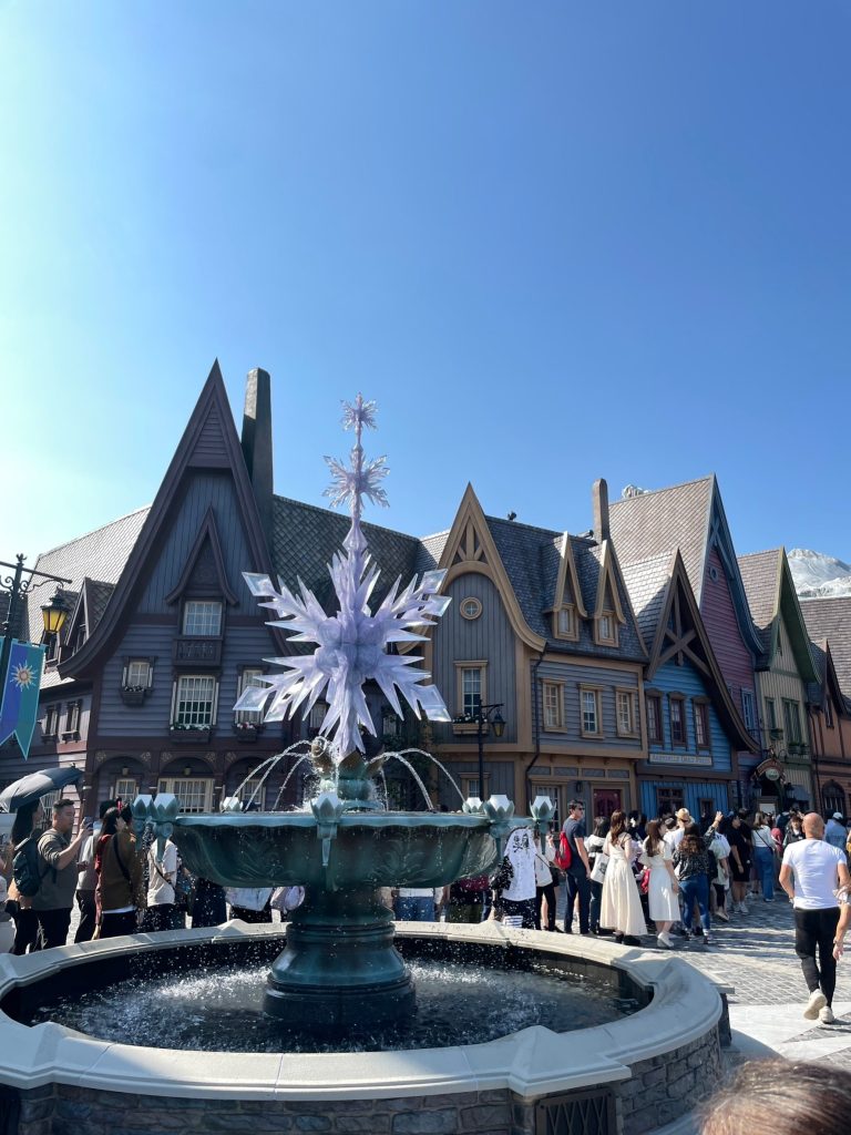 香港迪士尼冰雪奇緣場景、環境